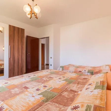 Apartman Fuer 5 Personen Ca 80 Qm In Liznjan, Istrien Suedkueste Von Istrien *
